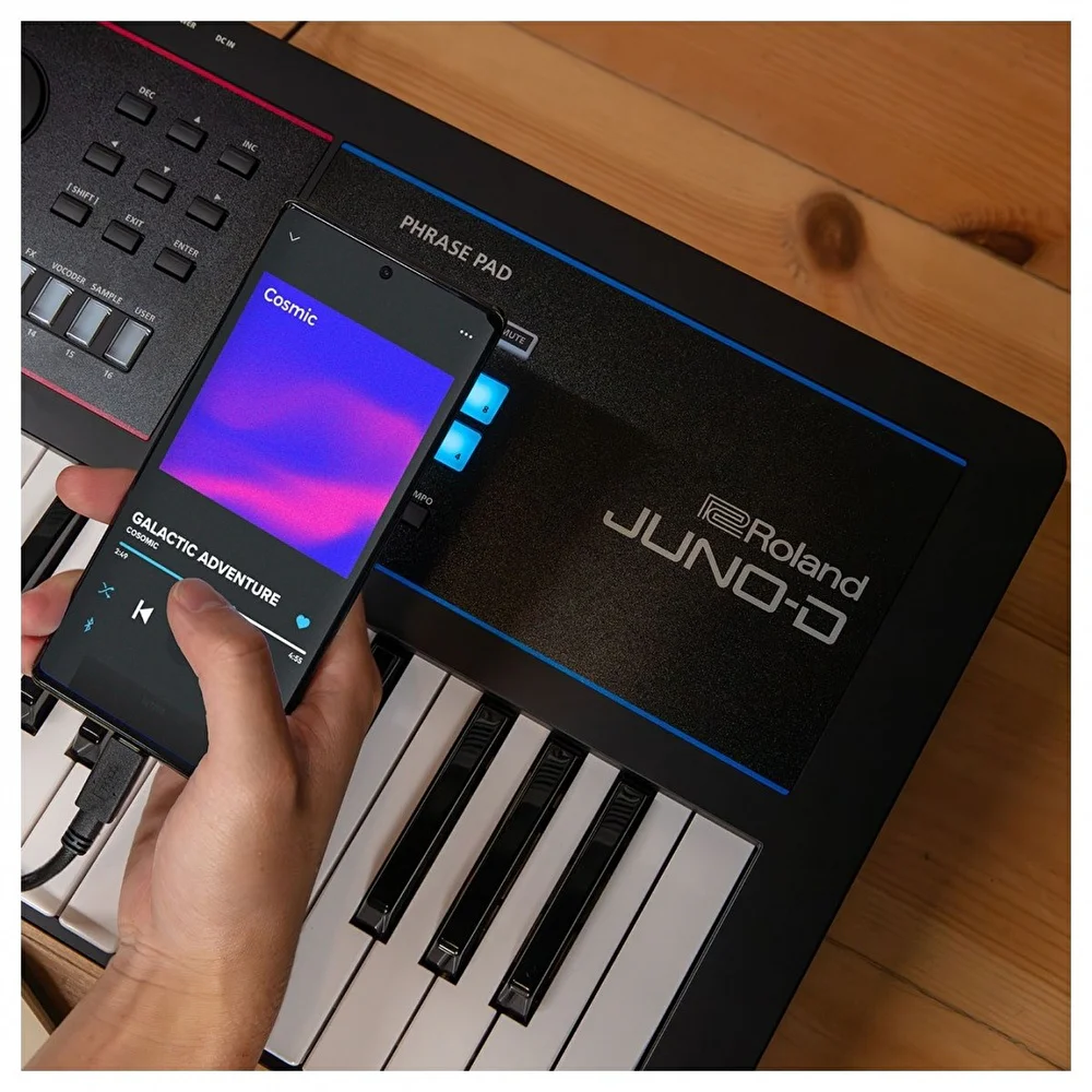 ROLAND JUNO-D7 76 Tuş Synthesizer