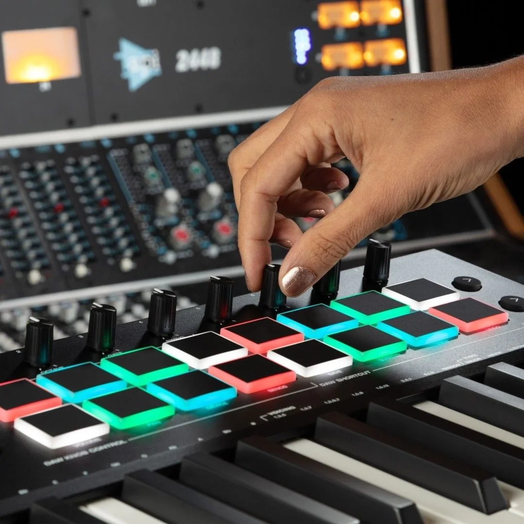 M-Audio Oxygen Pro 25 25 tuş, Yarı-ağır tuşe profesyonel USB/MIDI controller - Yeni nesil