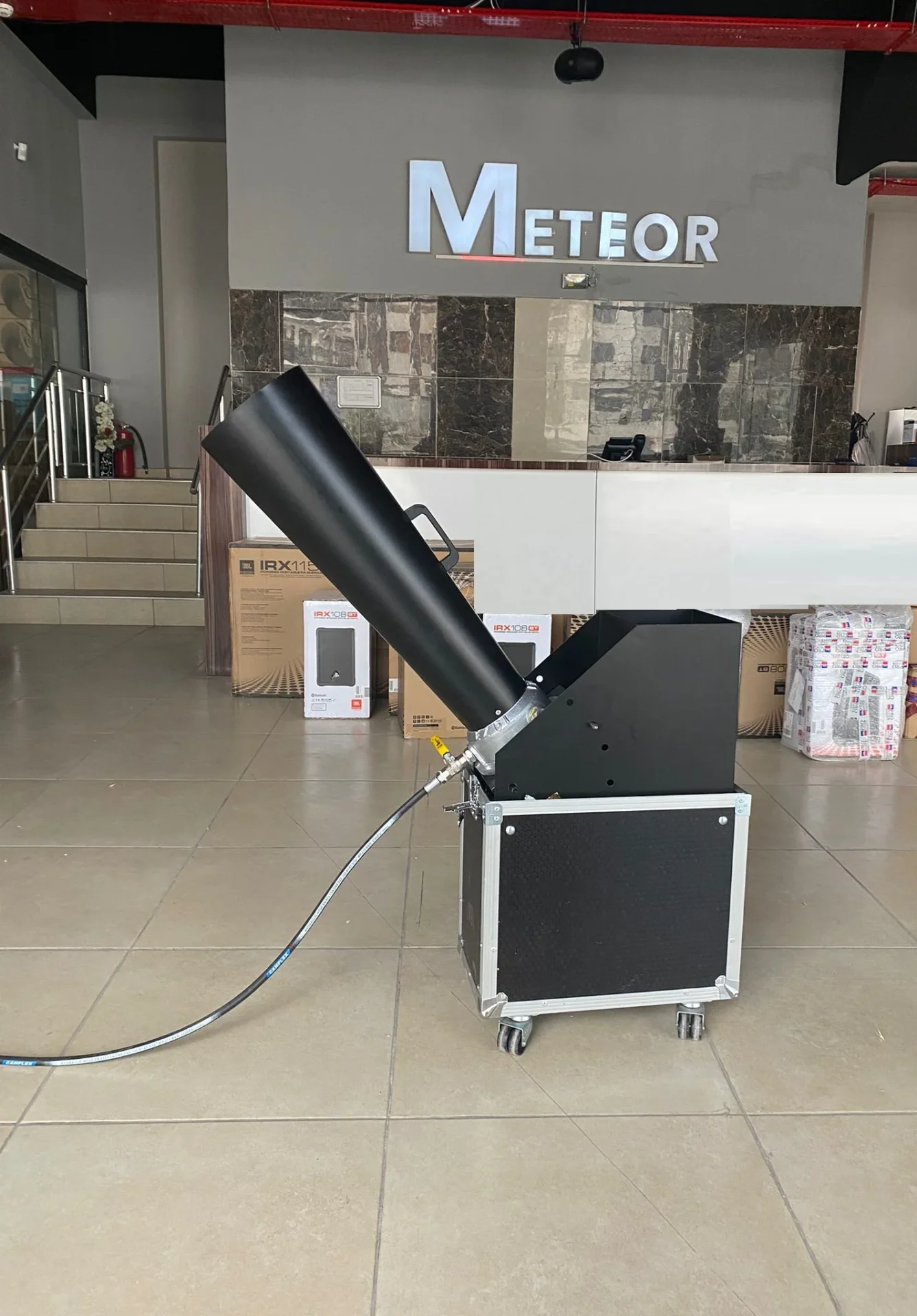 Metex Konfeti Makinesi Co Tüp İle Çalışır, (Tüp Hariç),Hard Case Dahil
