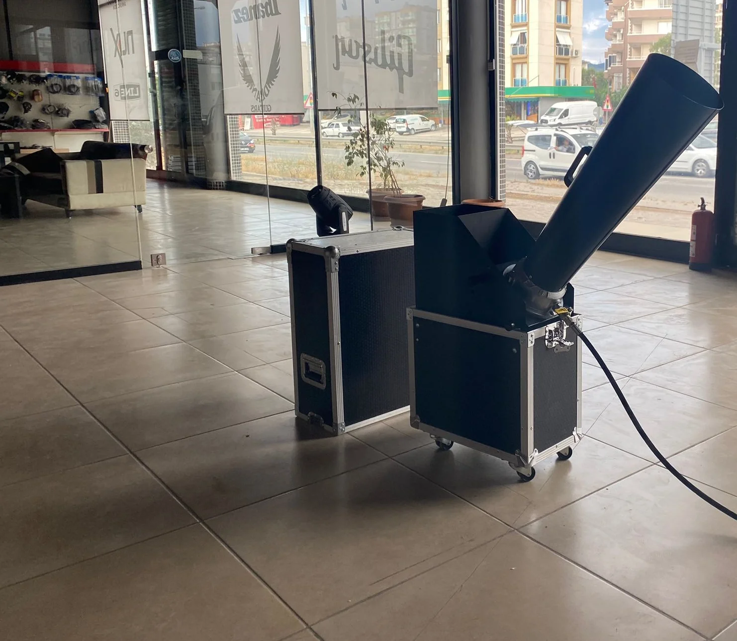 Metex Konfeti Makinesi Co Tüp İle Çalışır, (Tüp Hariç),Hard Case Dahil