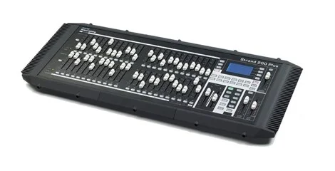 Strand 200 Plus 24/48-kanal Işık Kontrol Masası
