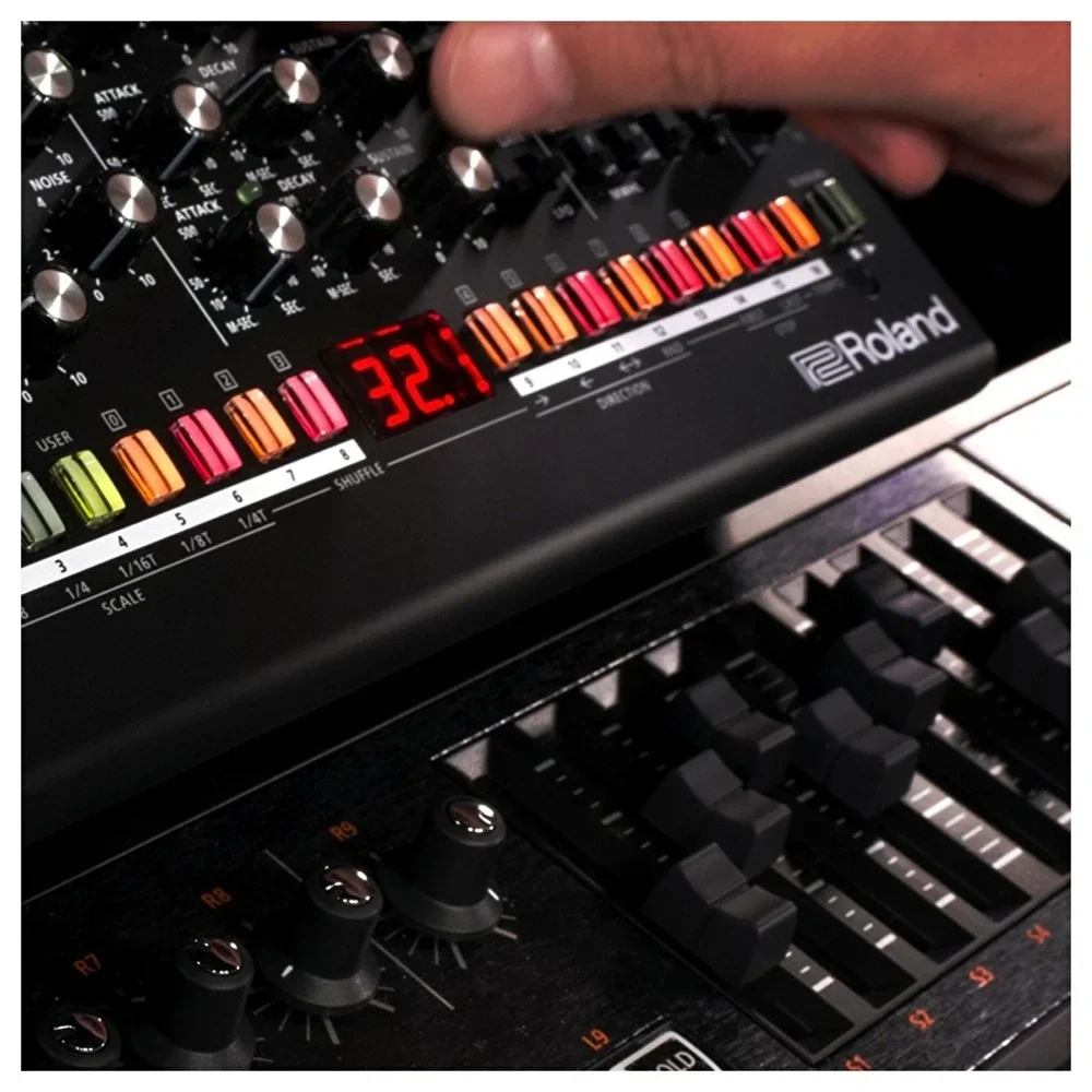 ROLAND SE-02 Analog Synthesizer