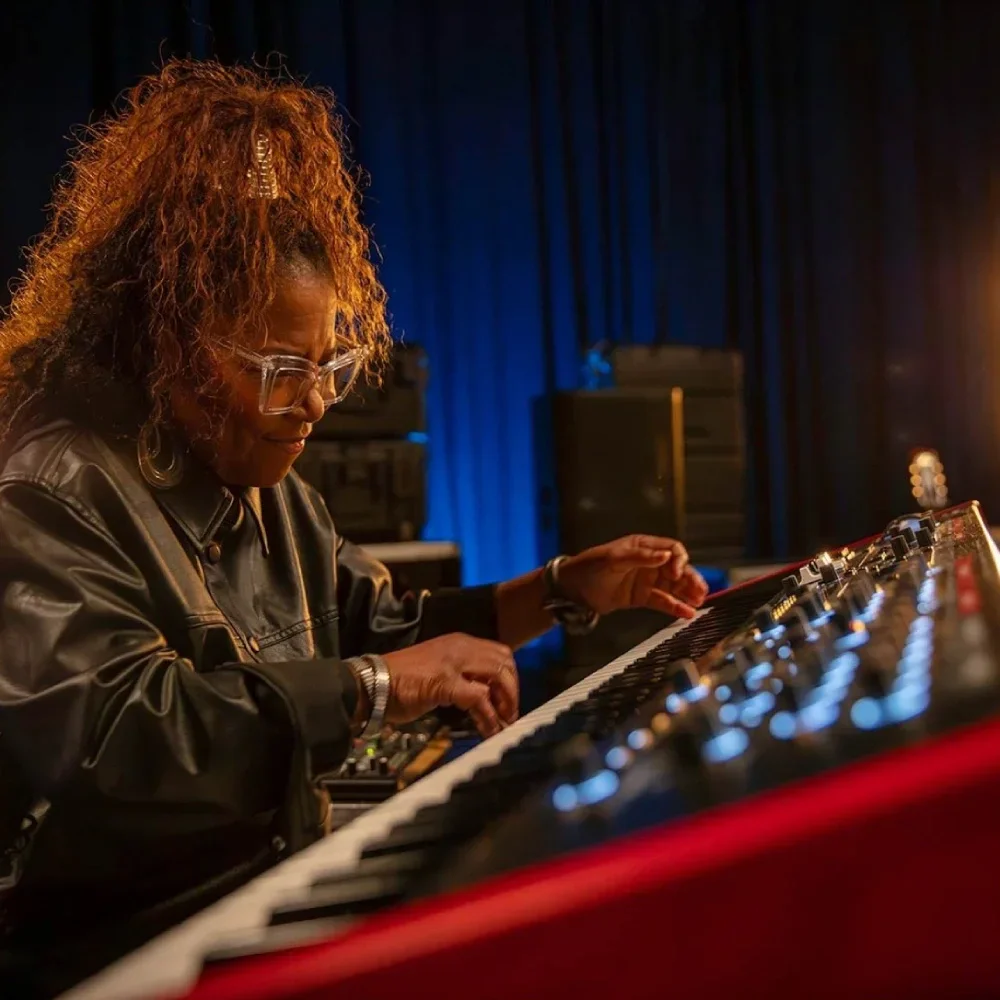 ROLAND V-STAGE76 Performans Klavyesi (76 Tuşlu)